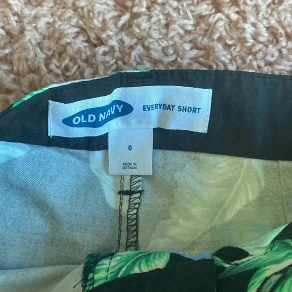 NWOT Old Navy Tropical Shorts - Picture 2 of 2